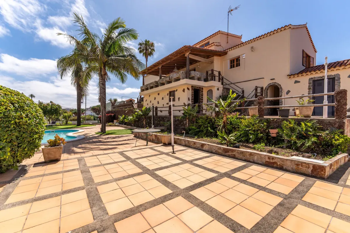 Exclusivo chalet con piscina, pista de tenis y amplios jardines en Tafira, Las Palmas de G.C.